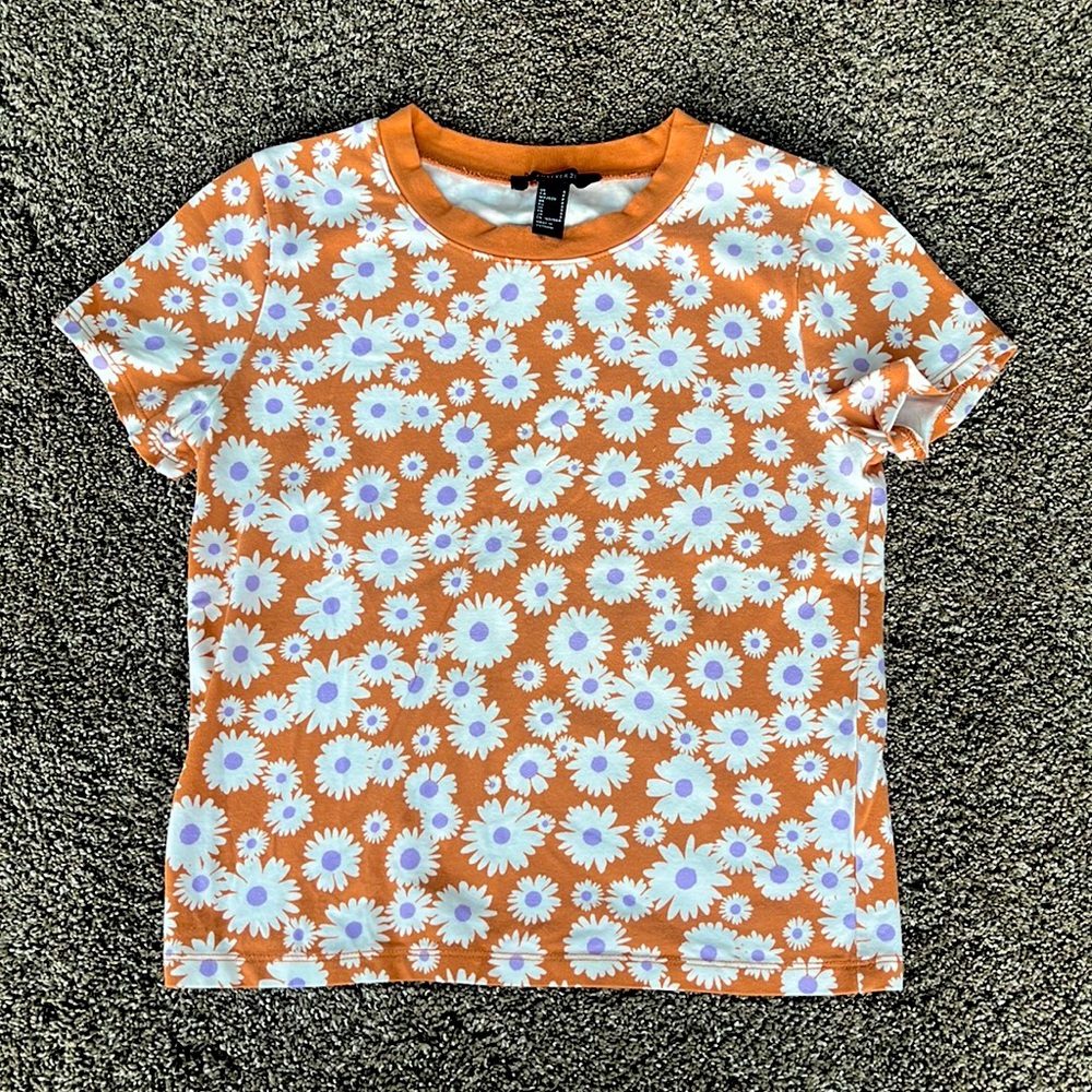 Forever 21 short sleeve T shirt, size S.